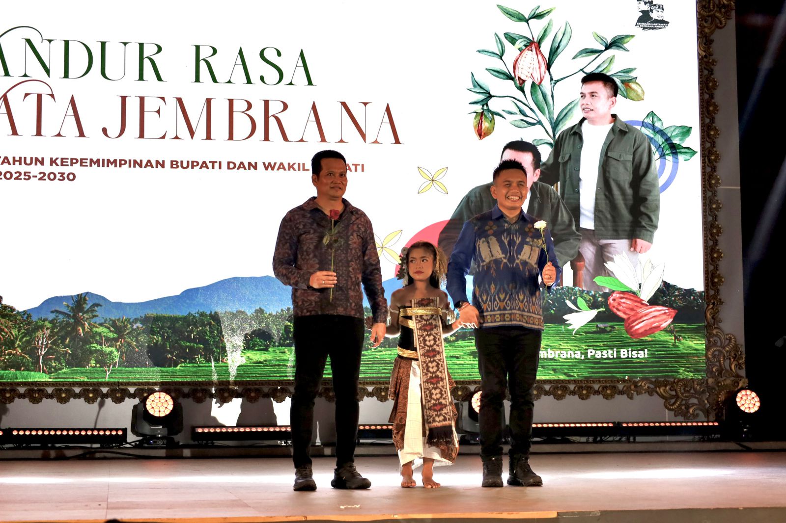 Bupati Jembrana Kembang Hartawan dan Wabup Ipat.