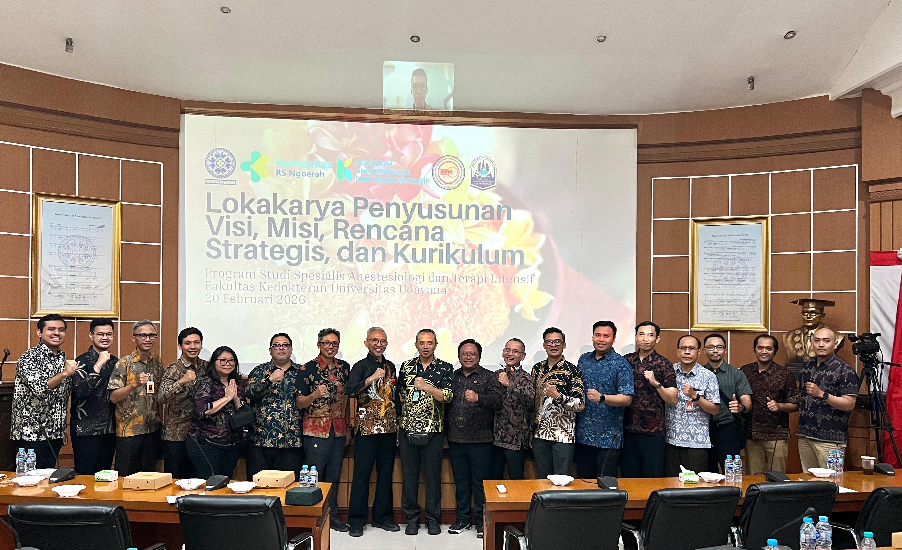 BAHAS ANASTESI: Jajaran pimpinan  dan narasumber Fakultas Kedokteran Universitas Udayana foto bersama di sela Lokakrya, Jumat 20 Februari 2026. 