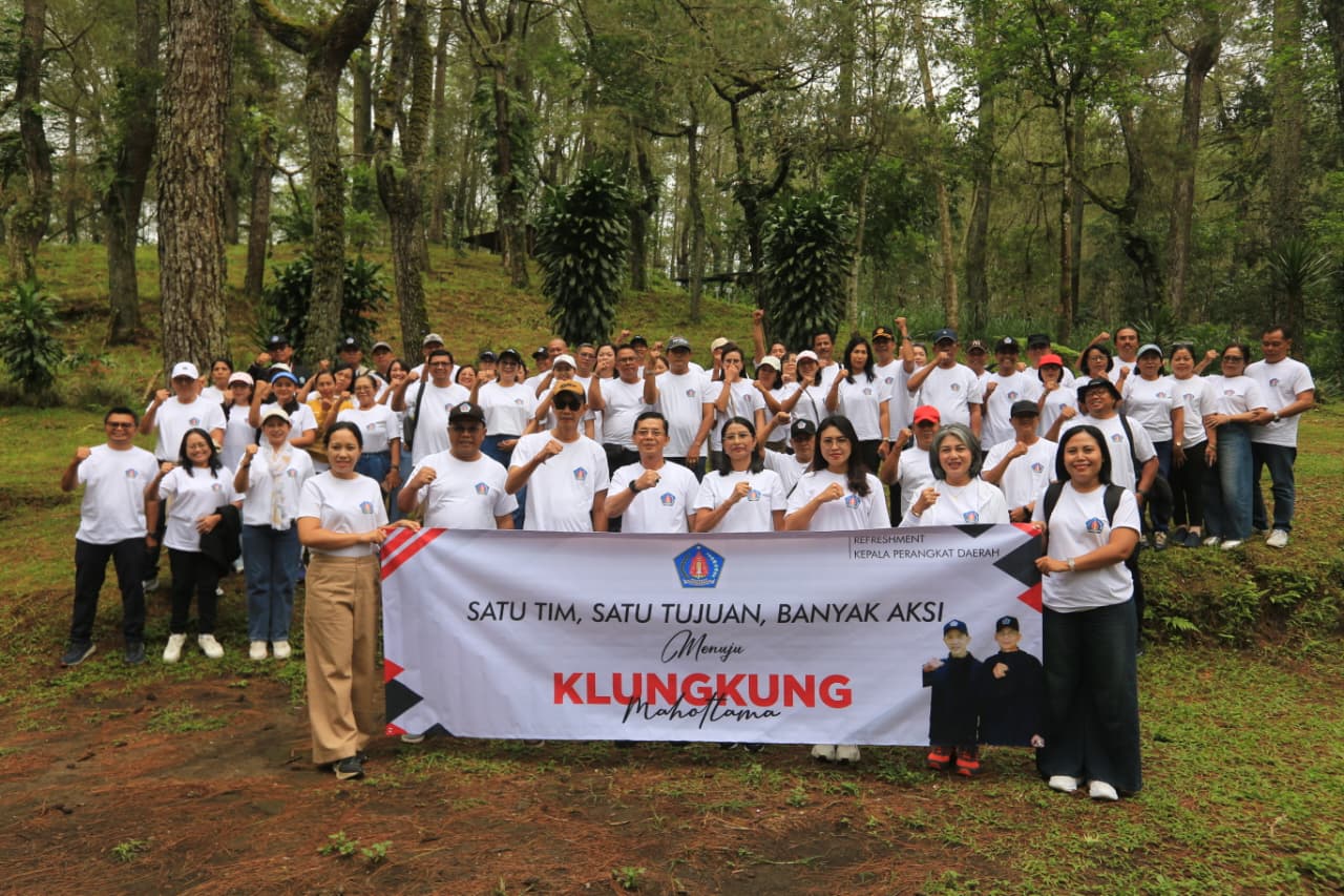 Bupati Klungkung I Made Satria memimpin kegiatan Refreshment Kepala Organisasi Perangkat Daerah (OPD) yang digelar di Kintamani, Sabtu (21/2/2026).