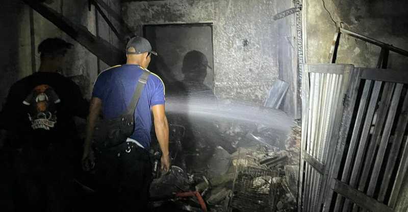 GEGARA KEASYIKAN : Kondisi rumah di perumahan BCA Land Banjar Dinas Bongan Puseh, Desa Bongan Tabanan yang ludes terbakar.(ist)