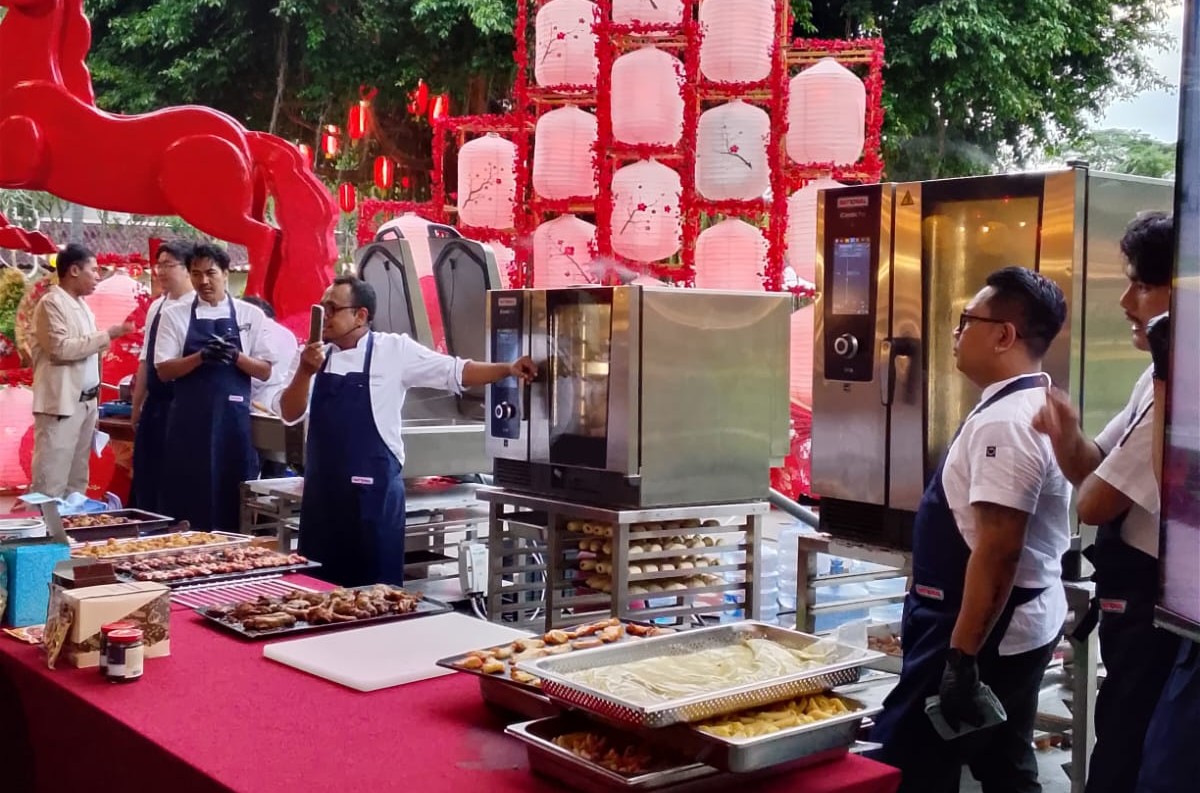 MODERN: Chef Kris dari Rational membedah kecanggihan mesin iCombi Pro dan iVario.