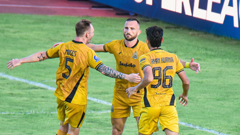 Bhayangkara FC menang 4-0 atas Semen Padang dan naik ke papan atas klasemen Super League 2025 2026.