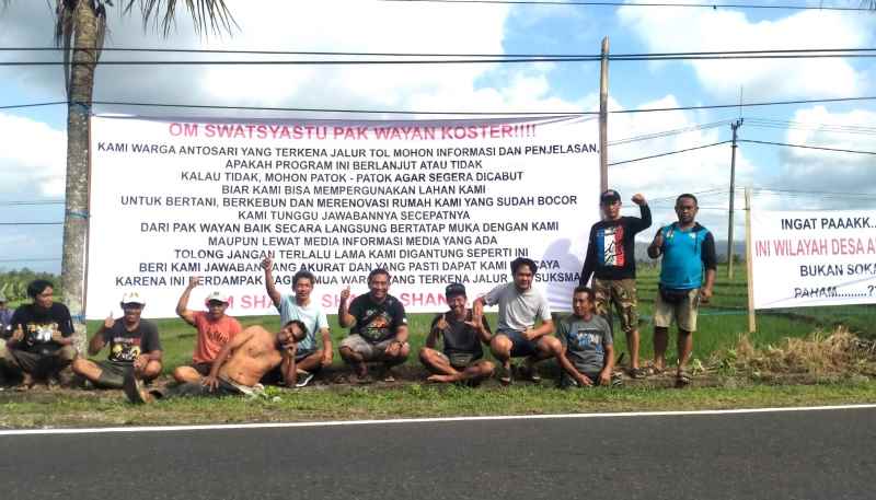 SEMPAT BERUNJUK RASA : Warga Tabanan yang tergabung dalam Forum Perbekel Terdampak Tol Gilimanuk-Mengwi, sempat berunjuk rasa beberapa waktu lalu. (juliadi)