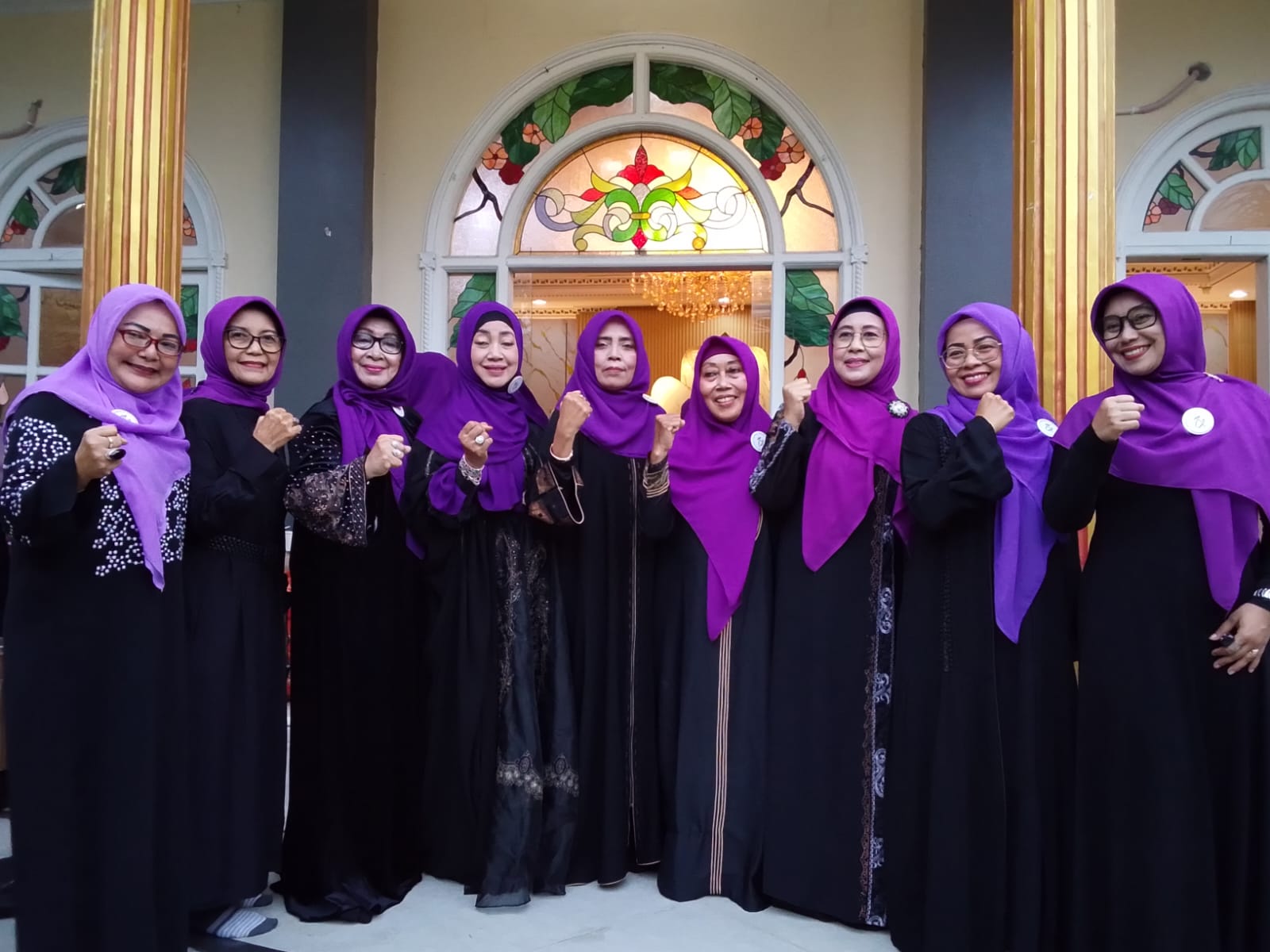 RAMADAN PEDULI: Para pengurus PW Alisa Khadijah dan ICMI Bali saat gelar santunan anak yatimRabu, 25 Februari 2026.