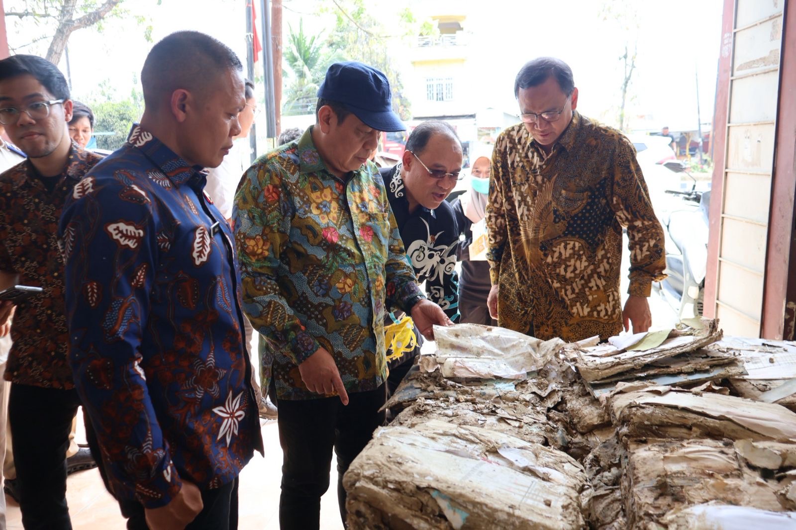 95.000 arsip pertanahan berupa buku tanah dan surat ukur di sebagian wilayah Provinsi Aceh basah dan rusak.