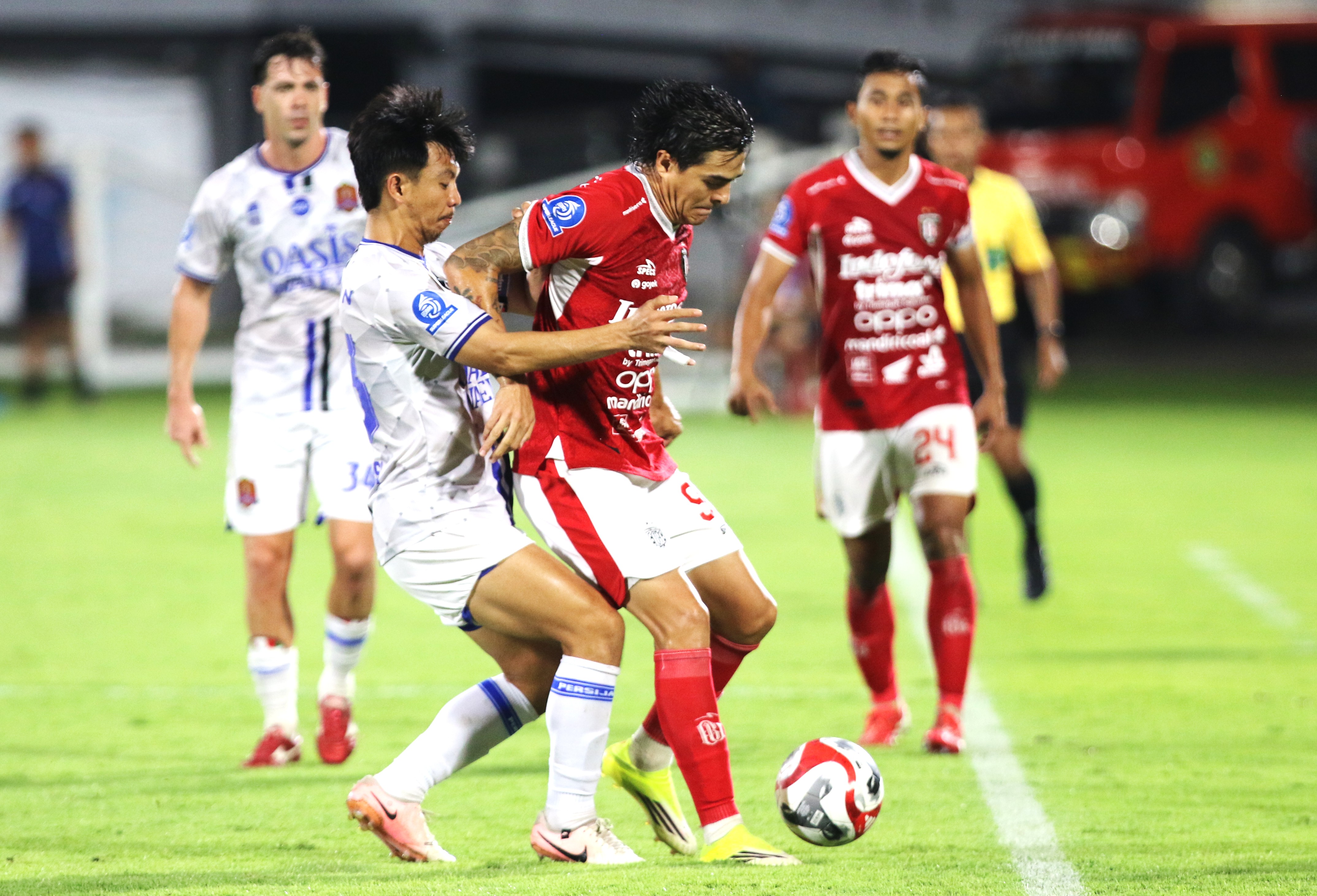 LIMA LAGA NIRTIGAPOIN : Bali United menjamu Persijap Jepara, di Stadion Kapten I Wayan Dipta malam ini dengan skor kacamata, 0-0. (foto:Miftahuddin Radar Bali)