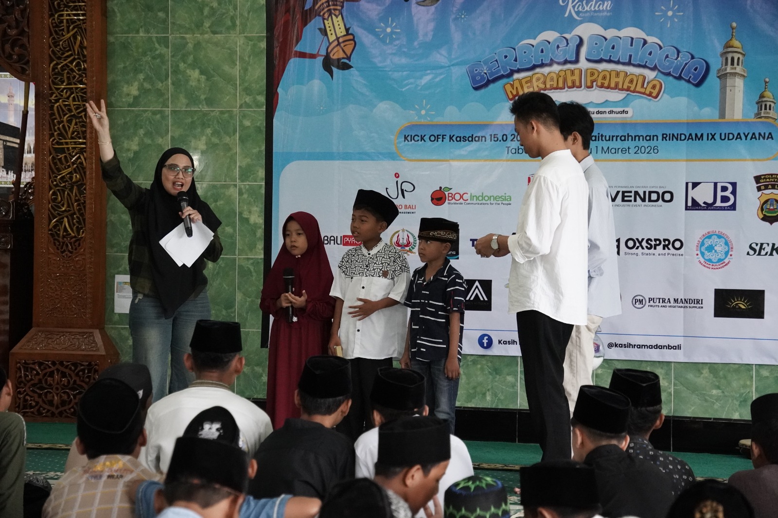 BERBAGI: Suasana Safari Kasih Ramadan (Kasdan) 15.0 di Masjid Rindam IX/Udayan, Kediri, Tabanan, Bali.