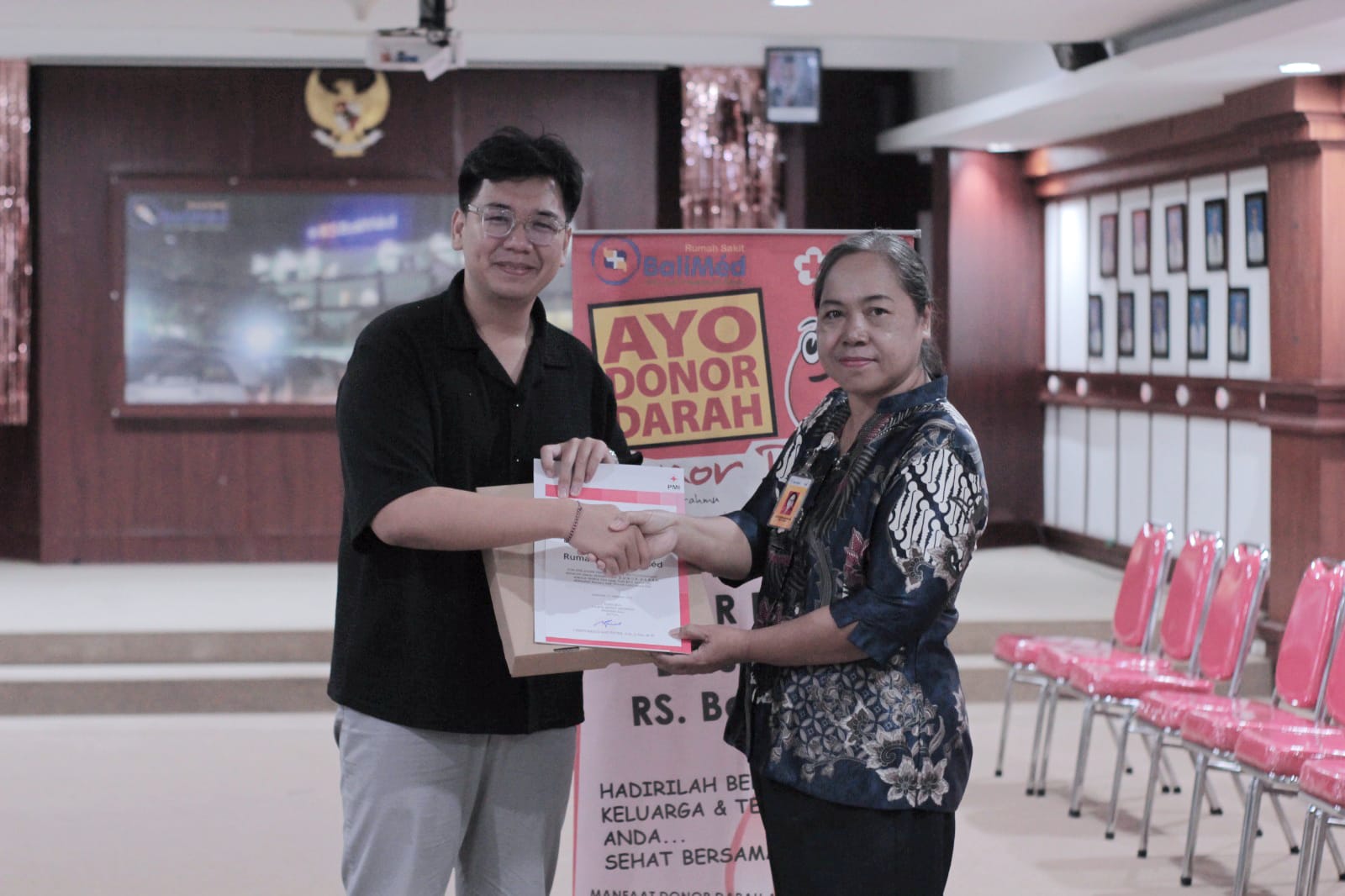 RS BaliM&eacute;d Denpasar bekerja sama dengan PMI Provinsi Bali gelar donor darah dalam rangka Valentine di Aula Dewandaru RS BaliM&eacute;d Denpasar (27/2).