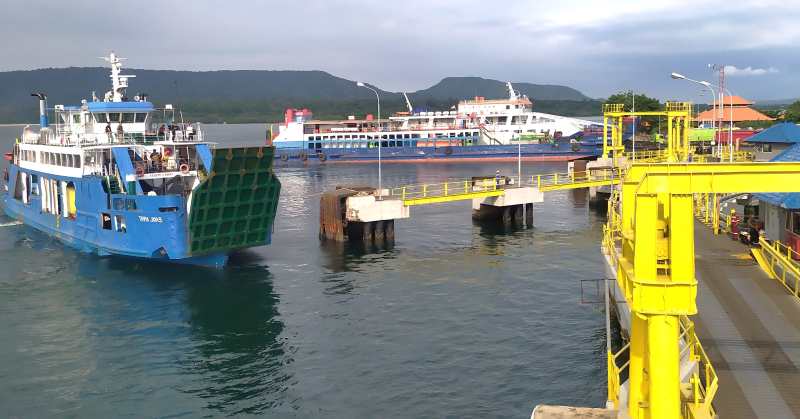 HARUS PERSIAPAN LEBIH AWAL : Suasana aktivitas di Pelabuhan Gilimanuk, Jembrana. (M.Basir/Radar Bali)