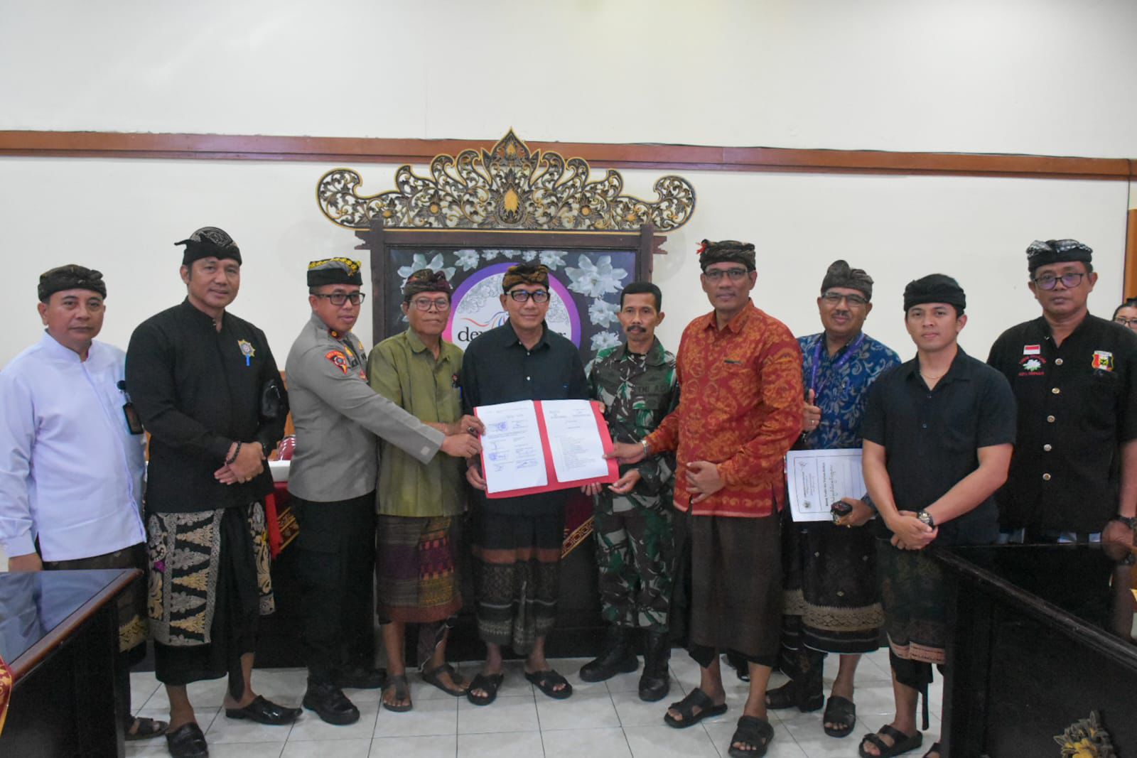 Sekda Kota Denpasar IGN Eddy Mulya saat memimpin Rakor Pelaksanaan Pengamanan dan Persiapan Menyambut Hari Suci Nyepi Caka 1948 Tahun 2026 di Kantor Dinas Kebudayaan Kota Denpasar, Rabu (4/3). 