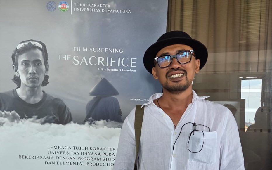MENGUNGKAP FAKTA: Gus Indra selaku Co-Producer, Nataror dan Etnograger film  The Sacrifice. (marsellus pampur)