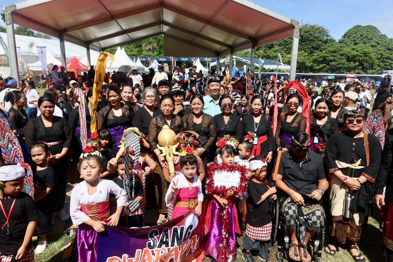 Parade Ogoh-ogoh Anak TK, yang berlangsung di Lapangan I Gusti Ngurah Made Agung, Minggu (8/3) pagi.