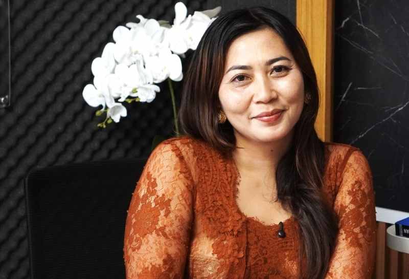 CURAHAN ISI HATI : Mila Dewi merilis single Satya Tanpa Tepi. (Foto Zulfika Rahman)