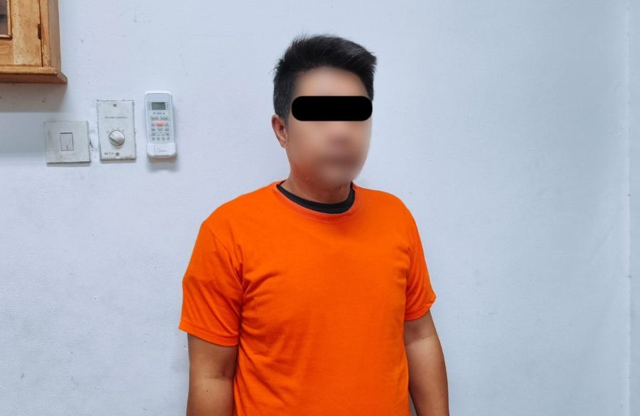 KETANGKAP: Pelaku berinisial DS, 48, asal Jawa Barat, diamankan polisi setelah diduga merekam seorang wanita secara diam-diam di dalam toilet wanita di area parkiran Basement A3 Terminal Internasional