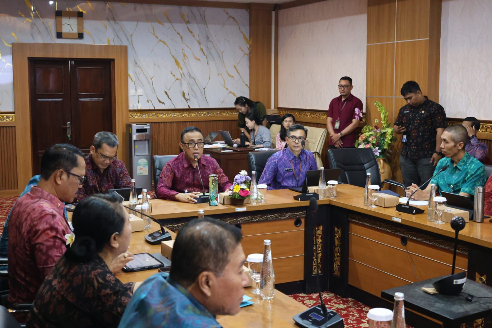 Wali Kota Denpasar I Gusti Ngurah Jaya Negara, memimpin High Level Meeting Tim Pengendalian Inflasi Daerah  Kota Denpasar, Selasa (10/3).
