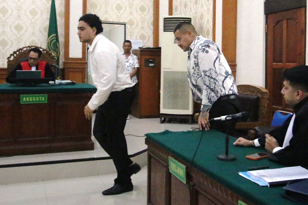 GANGSTER: Terdakwa Mevlut Coskun (kiri) dan terdakwa Paea-i-Middlemore Tupou (kanan) saat menjalani tuntutan.