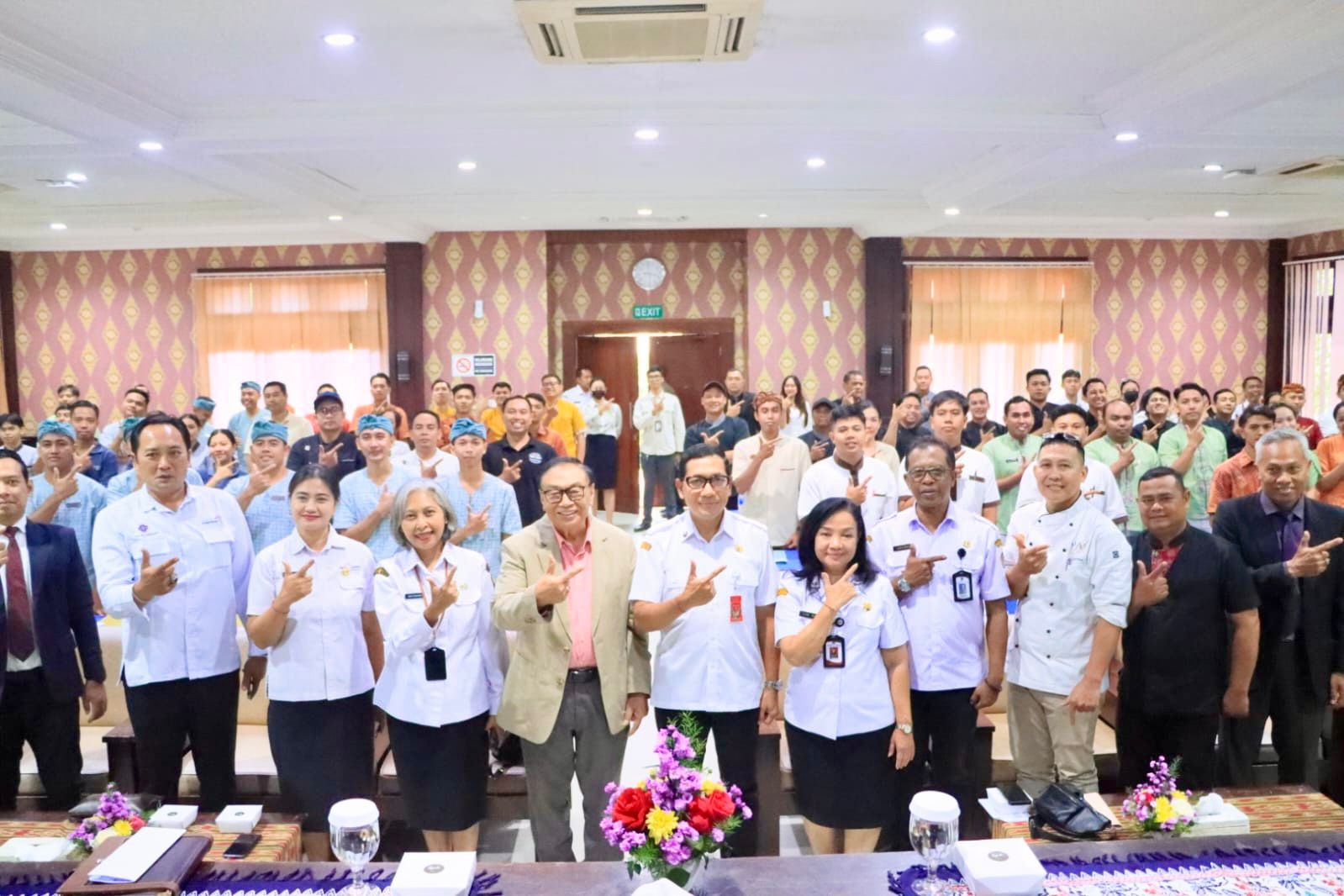 Sertifikasi kompetensi bagi tenaga kerja hotel dan restoran yang dibuka Sekda Kota Denpasar, IGN Eddy Mulya,  Rabu (11/3) di Institut Pariwisata dan Bisnis Internasional.