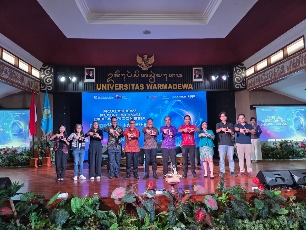 Pembukaan Pusat Inovasi Digital Indonesia (PIDI) di Universitas Warmadewa, Denpasar, Kamis (12/3). (Marsellus Pampur/Radar Bali)  