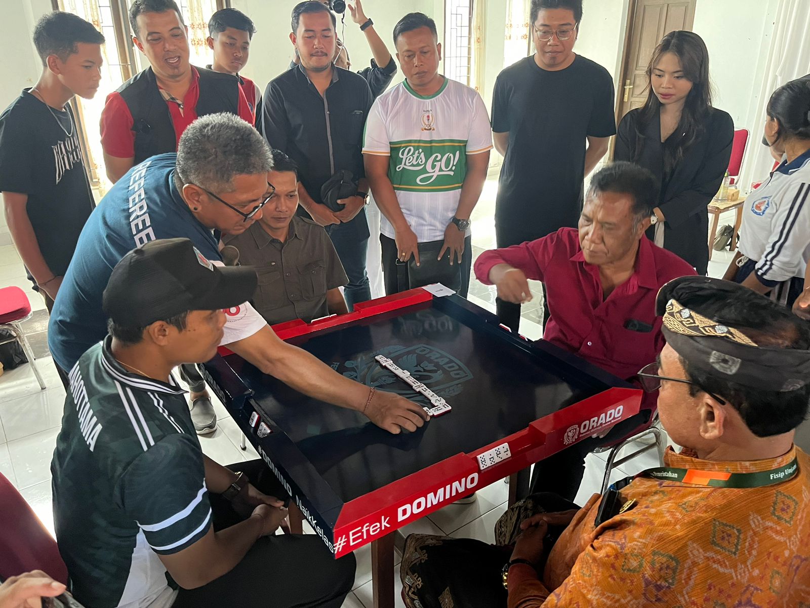 Suasana Kejurcab domino gelarab Pengcab Federasi ORADO di Gedung KNPI Klungkung, Semarapura, Kamis (12/3/2026).