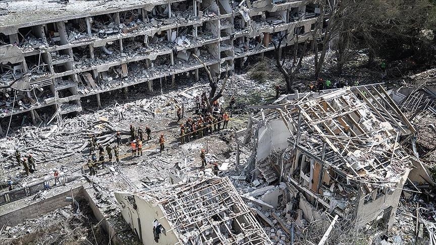 Kerusakan bangunan di Tel Aviv akibat rudal Iran. Sebanyak 50 rudal yang ditembakkan dari Iran selama serangan 12 hari lalu menghantam berbagai lokasi di Israel.