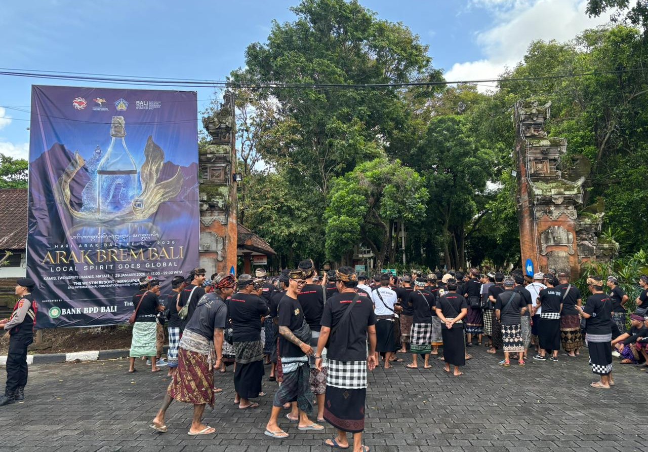 MENGGERUDUK: Forum Driver Pariwisata Tagih Kejelasan Noreg Ranperda ASKP
