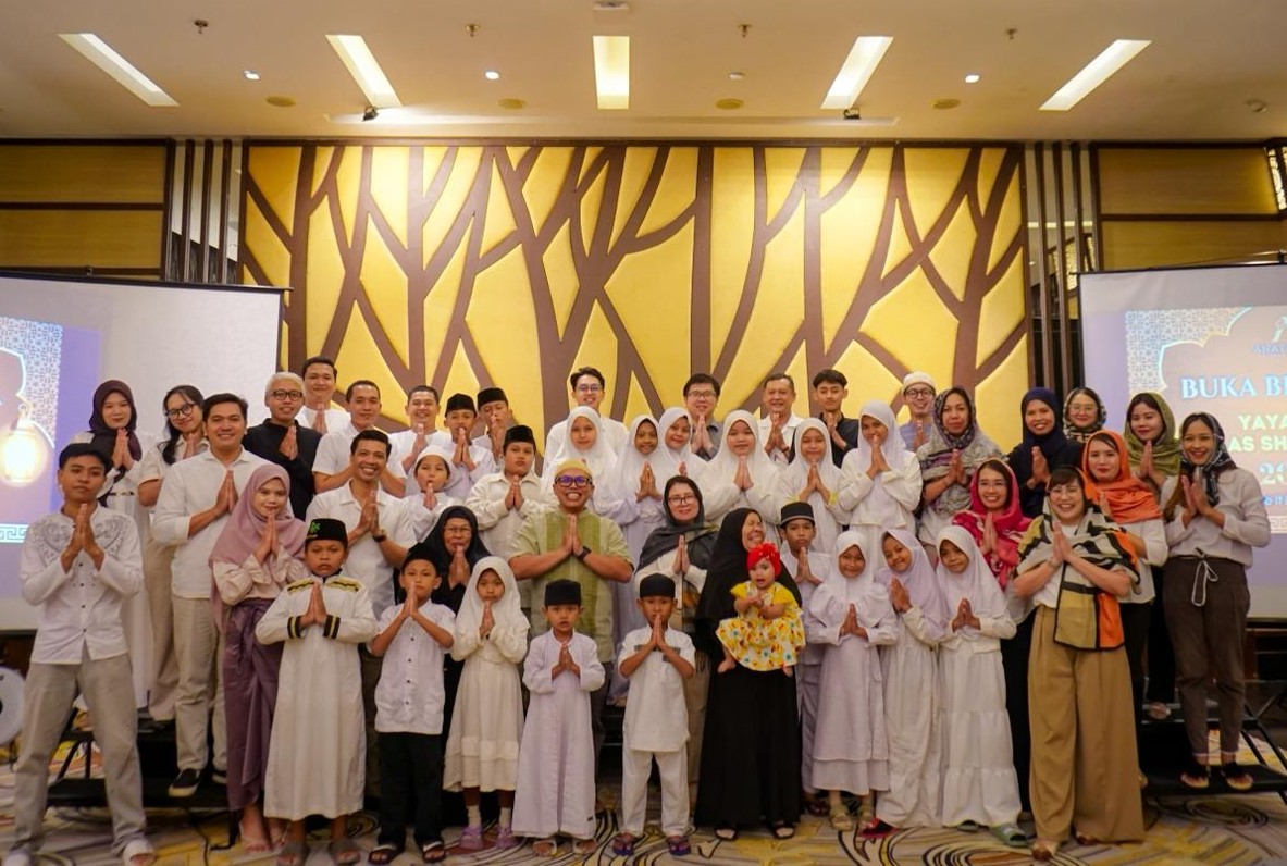 BERBAGI: Manajemen Anathera Resort Kuta bersama anak Yayasan As Sholeha, Kelan, Kuta Selatan