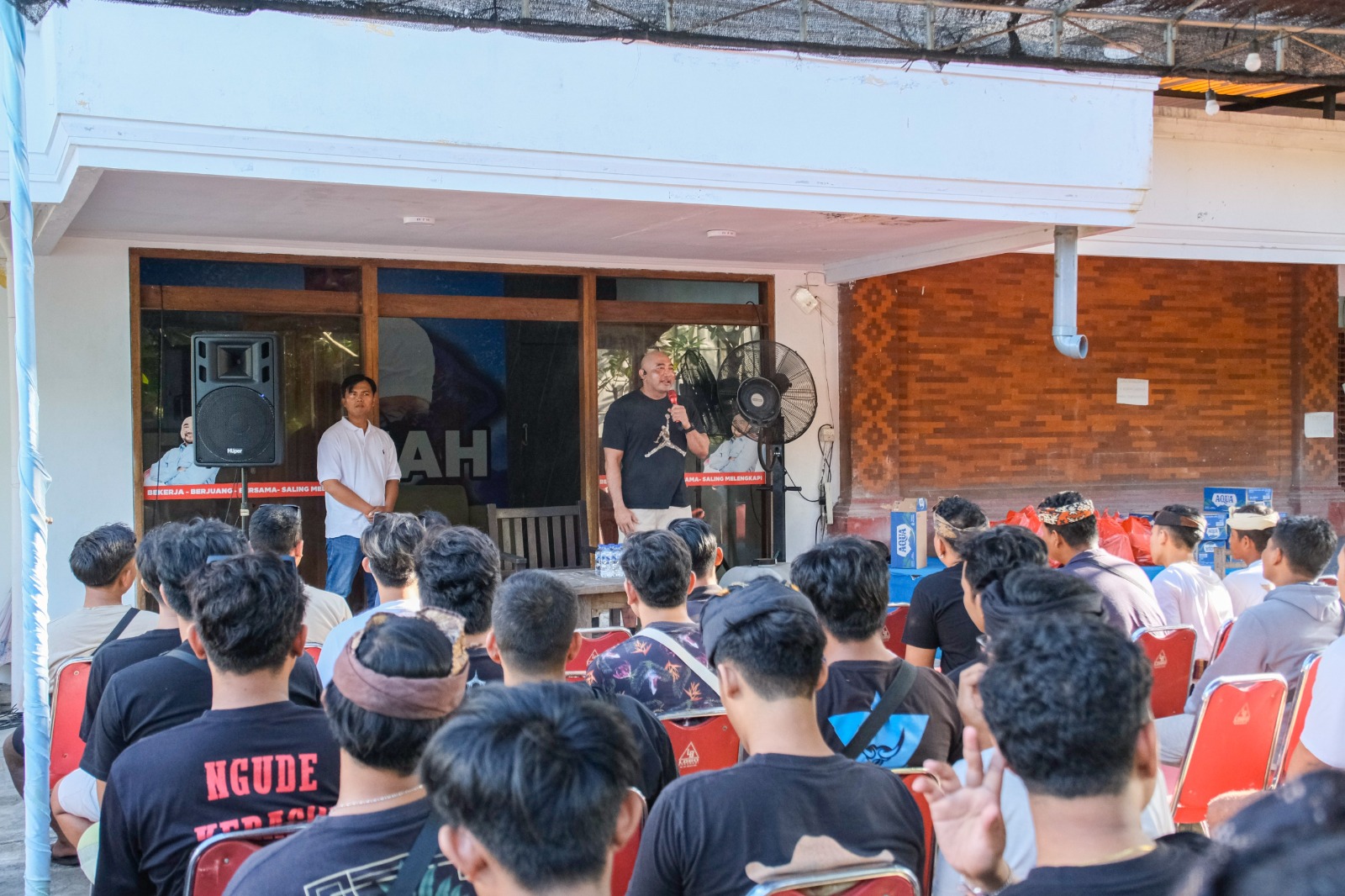 De Gadjah saat penyerahan donasi ogoh-ogoh pada Senin (16/3/2026) di kantor Yayasan De Gadjah Center (DGC), Renon, Denpasar.