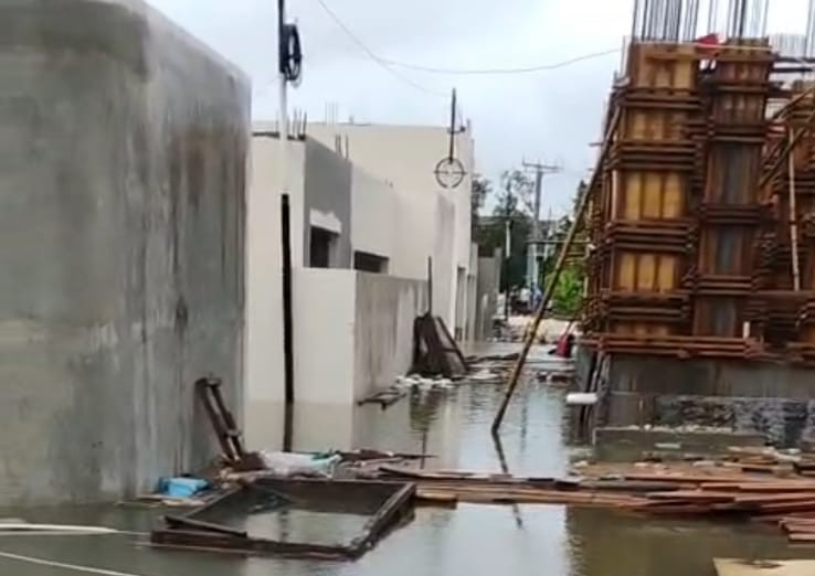TERENDAM BANJIR: Proyek vila Lux Projects Bali di Seminyak Kuta Utara Badung, Bali.