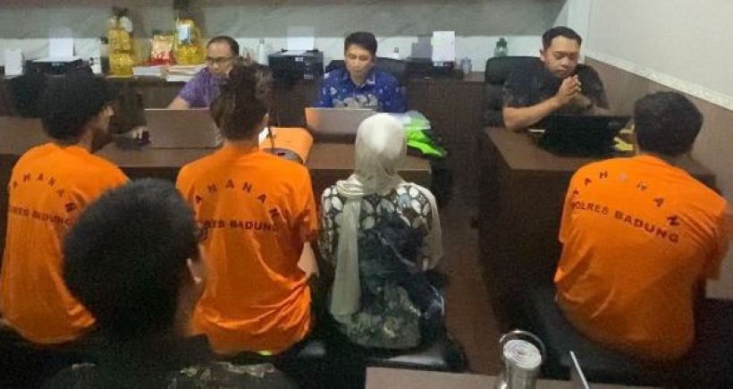 DIPERIKSA : Warga asing asal Prancis dan Italia diduga pelaku produksi film dewasa.(foto:Polresta Badung)