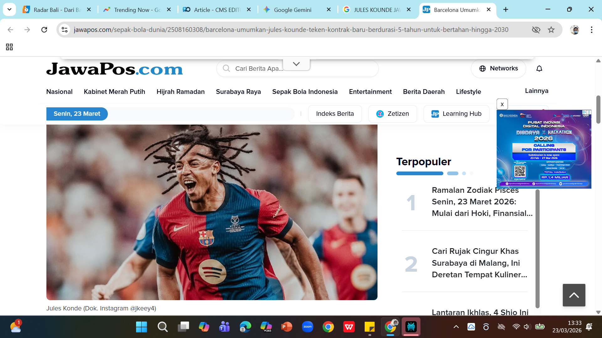 Bek Barcelona dan Timnas Prancis Jules Kounde bakal dilepas Blaugrana di bursa transfer musim panas. 