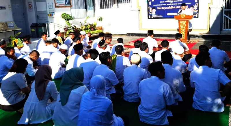 PENUH WARGA BINAAN : Sejumlah warga binaan tengah mengikuti  acara dari Kepala Rutan Kelas IIB Klungkung, Alviantino Riski Satriyo beberapa waktu lalu.(dewa ayu pitri arisanti)