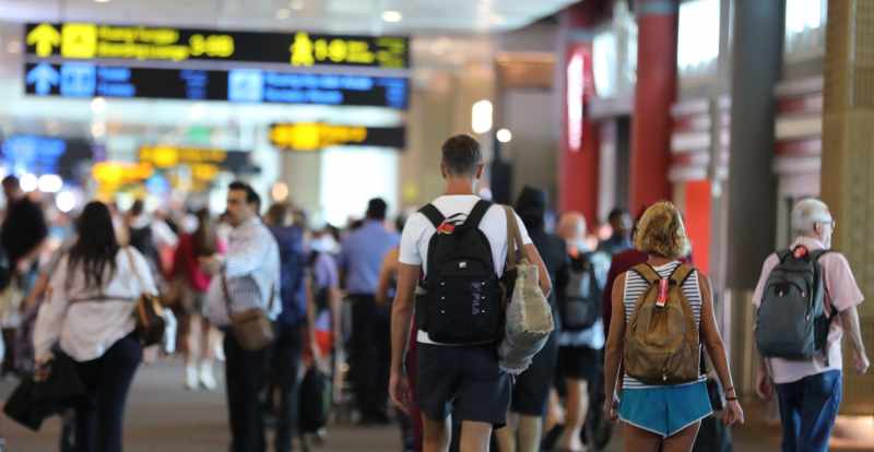 RAMAI LIBURAN: Suasana Bandara Ngurah Rai, Tuban, Badung. (dok.radar bali)