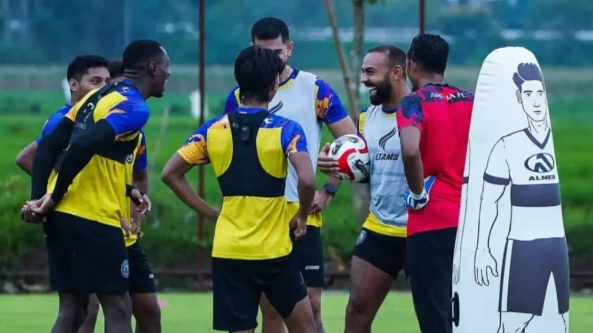 Para pemain Arema FC saat menjalani latihan di Malang. Lima pemain asing Singo Edan absen saat menjamu Malut United.