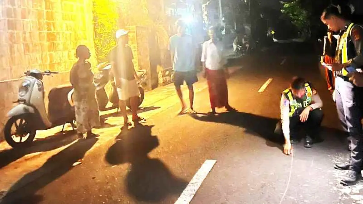 GELAR OLAH TKP : Polisi melakukan olah tempat kejadian perkara seusai kejadian. (foto: Polres Klungkung)