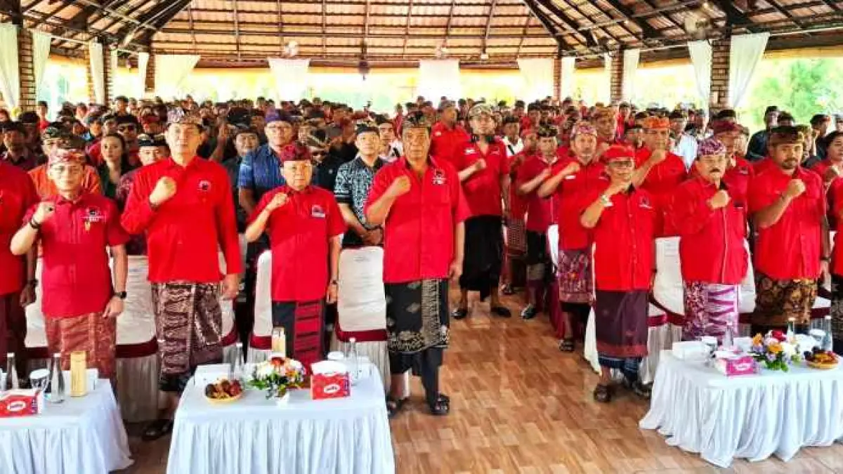 PENAHBISAN: Pengukuhan pengurus PAC, Ranting dan Anak Ranting PDI Perjuangan se Kabupaten Klungkung masa bakti 2025-2030 di Kenyeri Garden & Shala, Klungkung.(foto:dewa ayu pitri arisanti) 