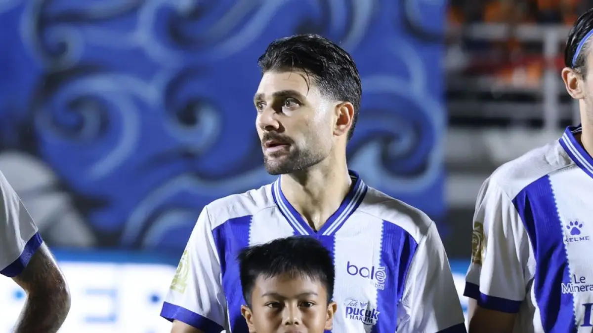 Bek Persib Frans Putros berlaga di putaran final Piala Dunia membela Timnas Irak.  
