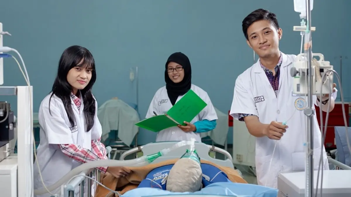 Cek 8 PTN Ilmu Keperawatan terbaik 2026. Analisis keketatan SNBP & UTBK SNBT, daya tampung, hingga kampus favorit seperti UI, UGM, dan Unud. (Foto: Universitas Airlangga)