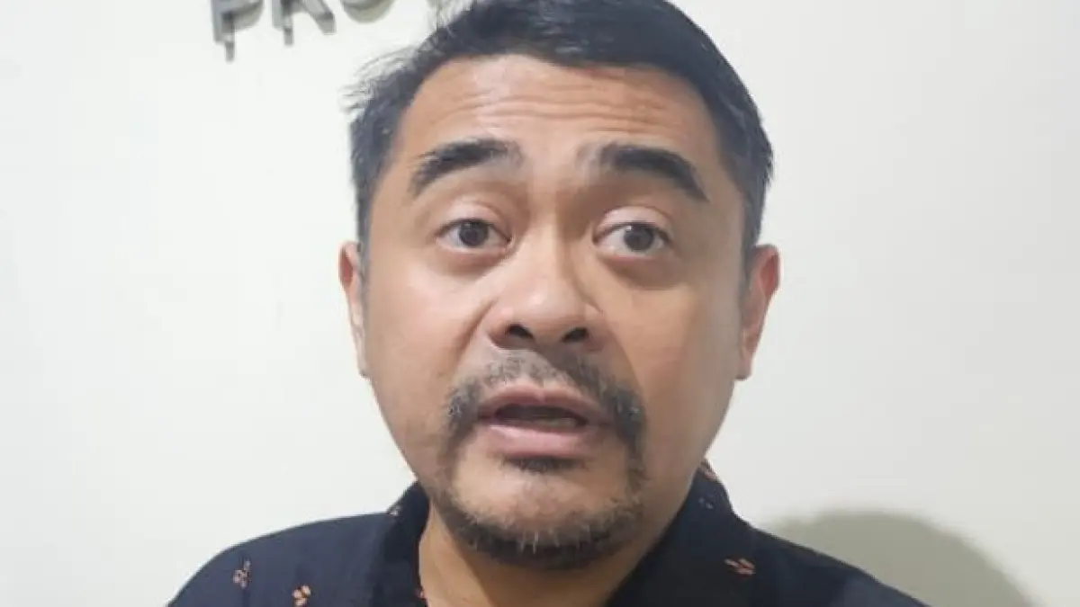 DIGERUDUK DAN MINTA MAAF: Anggota DPD RI Bali Arya Wedakarna saat ditemui di kantor DPD RI Bali Jalan Cok Agung Tresna, Renon,Denpasar. (ni kadek novi febriani) 