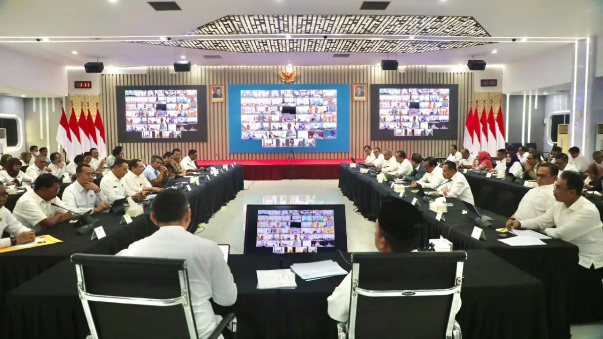 Menteri Nusron Wahid saat memimpin Rapat Pimpinan (Rapim) di Aula Prona Kementerian ATR/BPN, Jakarta, Selasa (10/03/2026).