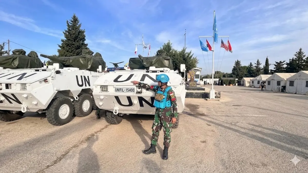 Praka Farizal Romadhon menunjukkan kendaraan pengangkut personel yang digunakan pasukan Unifil di Lebanon Selatan. 