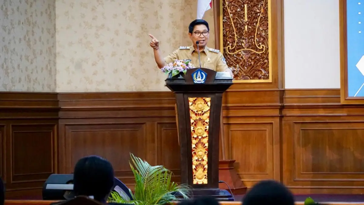 Bupati Wayan Adi Arnawa didampingi Wabup Bagus Alit Sucipta saat membuka Musrenbang RKPD Semesta Berencana Kabupaten Badung Tahun 2027 di Ruang Pertemuan Kertha Gosana, Puspem Badung, Senin (30/3).