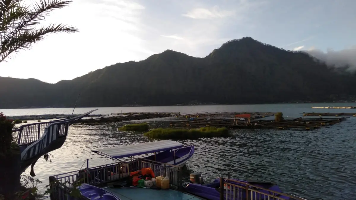 Cuaca mendung di kawasan Danau Batur,Kintamani,Bangli. (miftahuddin/radar bali)