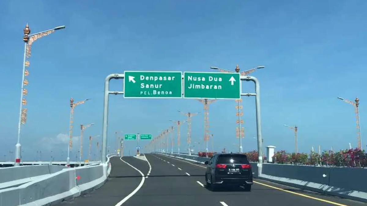 ilustrasi cuaca cerah di  jalan tol Bali Mandara. (miftahuddin/radar bali)
