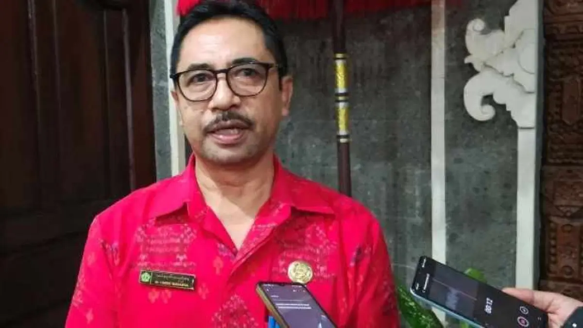 JAWAB KRITIKAN : Direktur Utama RSUD Tabanan, dr. I Gede Sudiarta. (Foto/juliadi)
