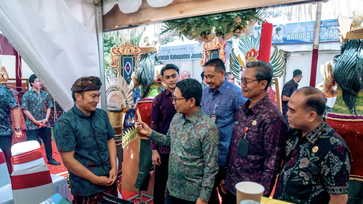 Bupati Wayan Adi Arnawa saat menghadiri dan menerima Sertifikat HKI di Kabupaten Klungkung, Rabu (1/4/).