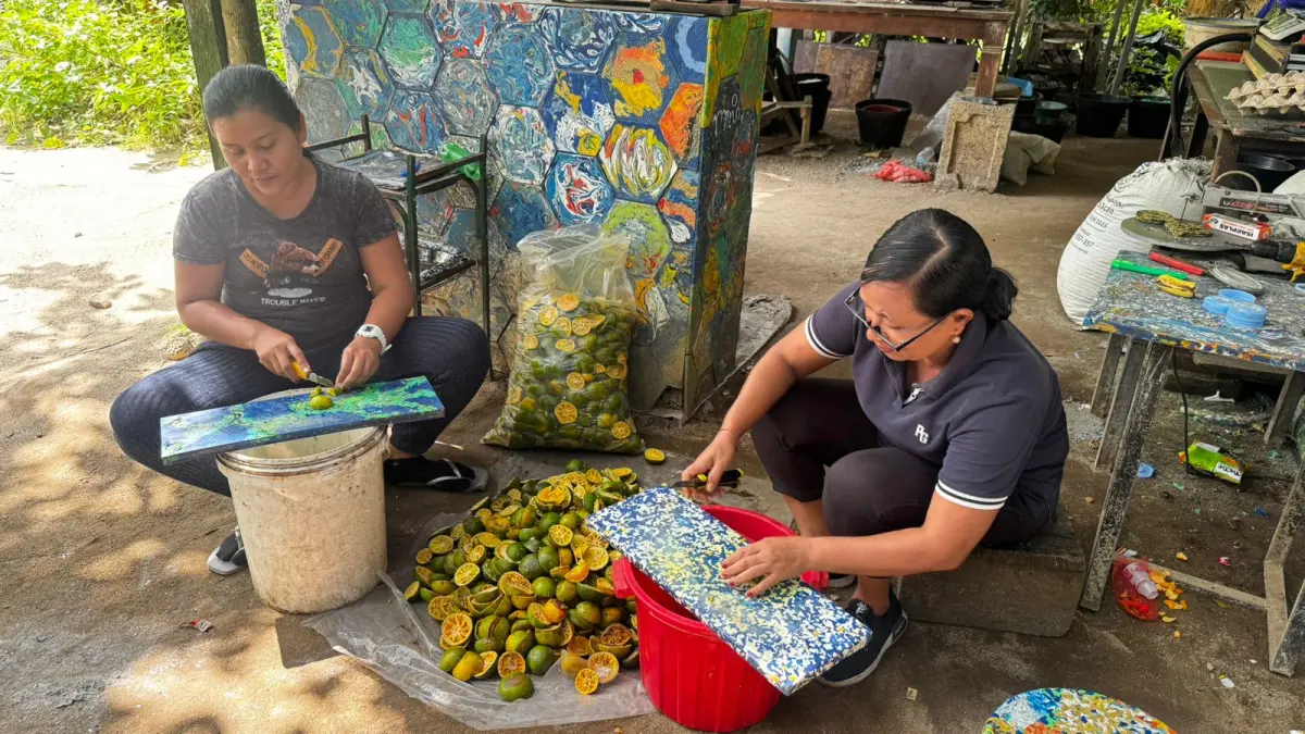 Proses sampah buah menjadi cairan lindi wangi