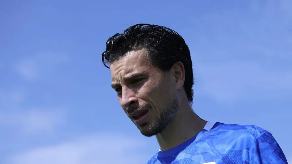 Gelandang Persib Thom Haye menegaskan kesiapannya memetik tiga poin di kandang Semen Padang meski dua pemain belakang Maung absen karena tugas negara dan akumulasi kartu. 