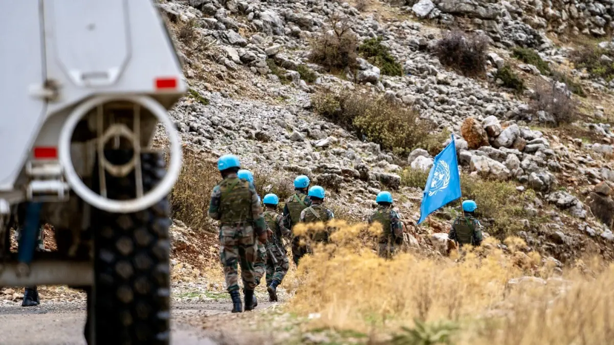 Pasukan Perdamaian PBB melakukan patroli di sepanjang Blue Line, garis demarkasi sepanjang 200 kilometer yang secara de facto memisahkan Israel dan Lebanon Selatan. 