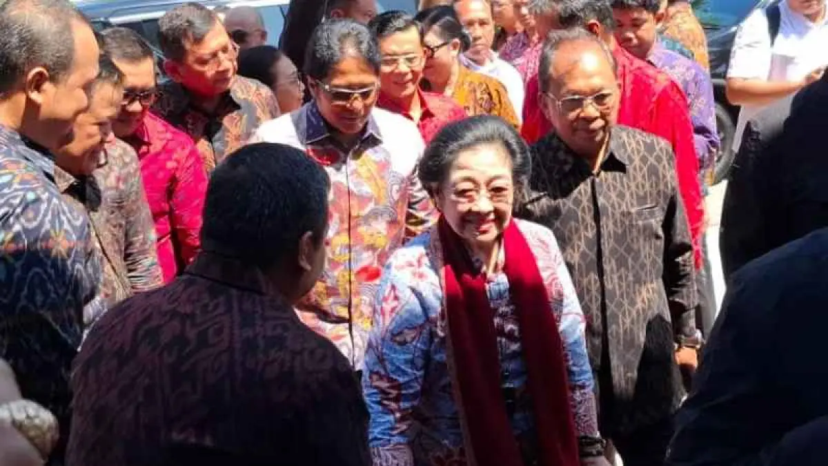 SOROTI PROGRAM YANG MANDEK: Megawati Sukarnoputri selaku Ketua Dewan Pengarahan Badan Riset dan Inovasi Nasional (BRIN) di Banjarangkan, Klungkung. (dewa ayu pitri arisanti/radar bali)