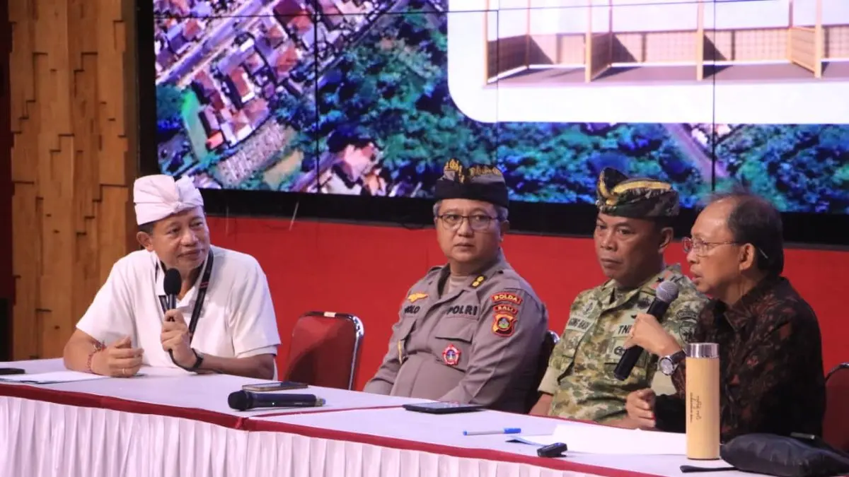 KATYA BESAR: Rapat persiapan Karya Ida Bhatara Turun Kabeh (IBTK) dipimpin Gubernur Bali Wayan Koster di Wyata Graha Besakih, Selasa 31 Maret 2026. (Sumber untuk radarbali.id)